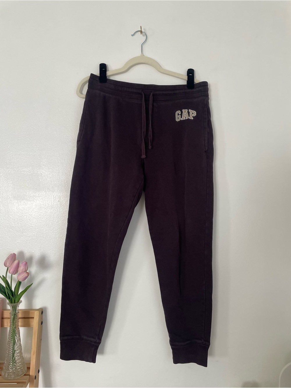 Dark brown Gap sweatpants with embroidered logo size medium